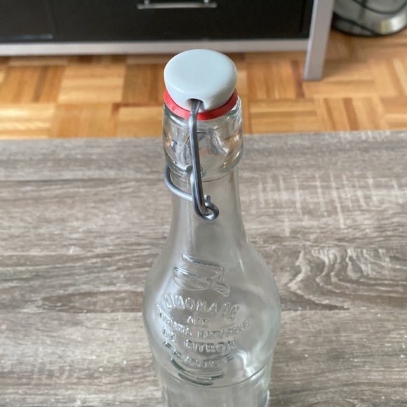 Vintage push cork water container - Picture 2 of 8